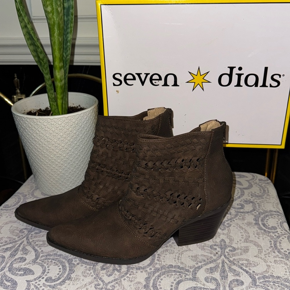 New Seven dials Quinn brown boots w/ shoe box